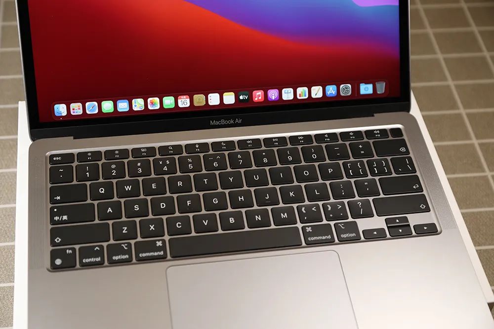 M1芯片版MacBook Air体验，苹果用三招“绝杀”自己？